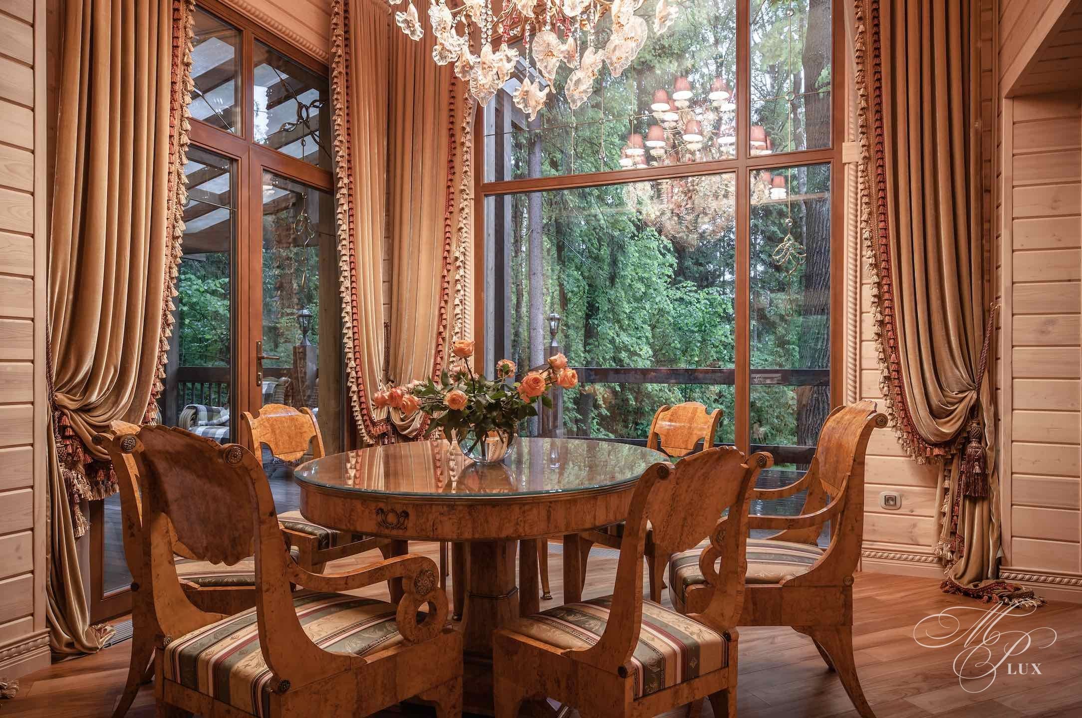 dining room with panaromic view