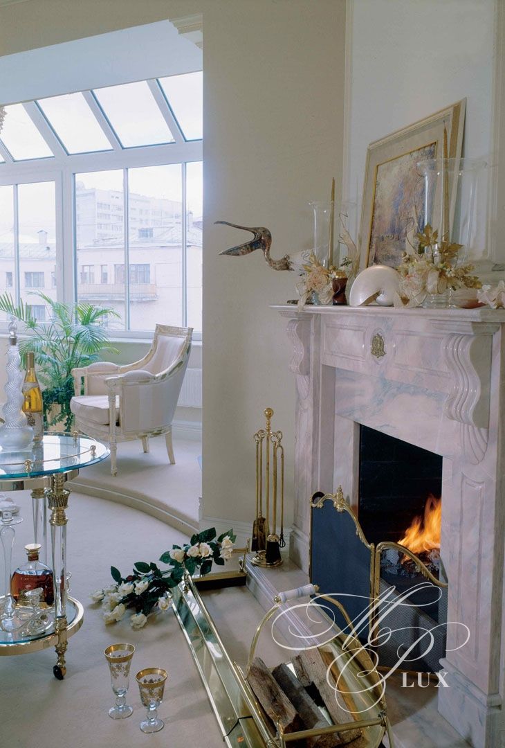 камин в спальне